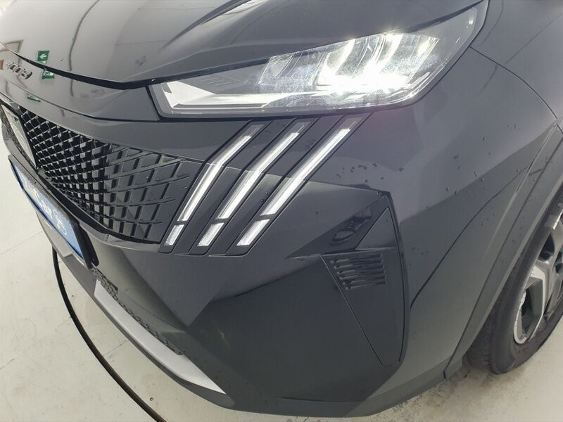 More views of Peugeot 3008
