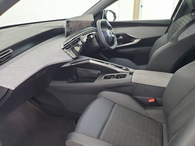 More views of Peugeot 3008