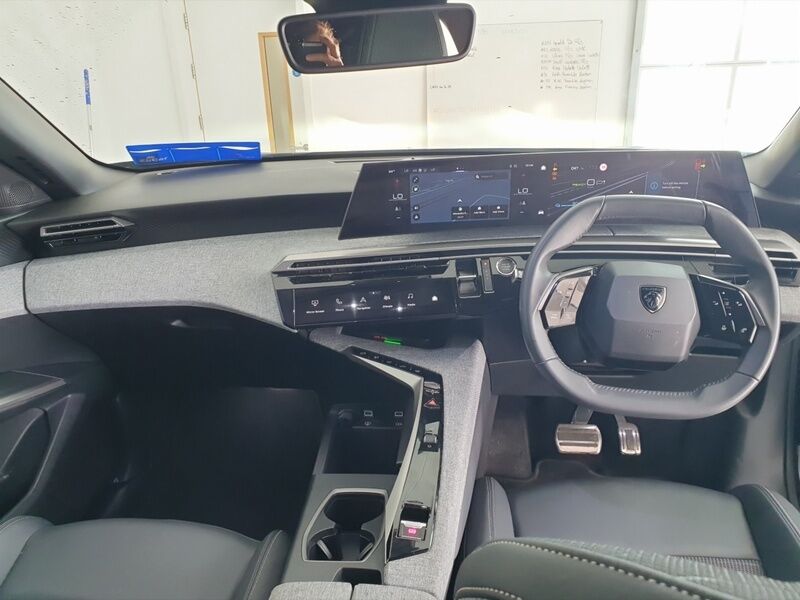 More views of Peugeot 3008