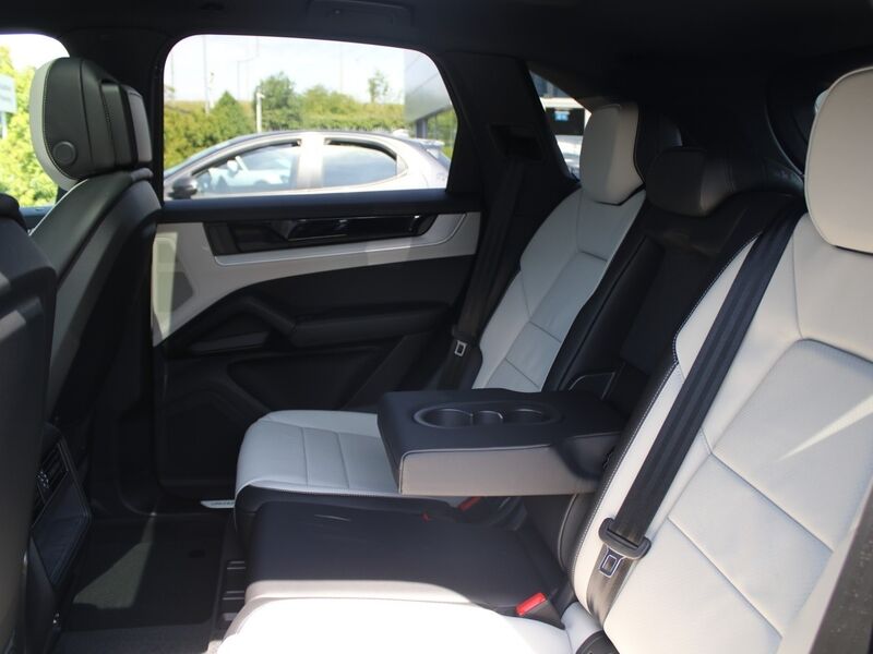 More views of Porsche Cayenne