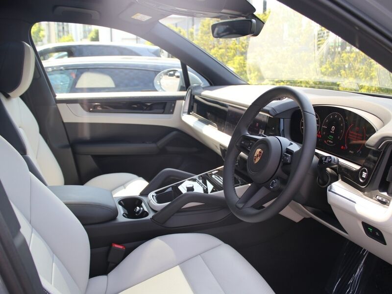 More views of Porsche Cayenne