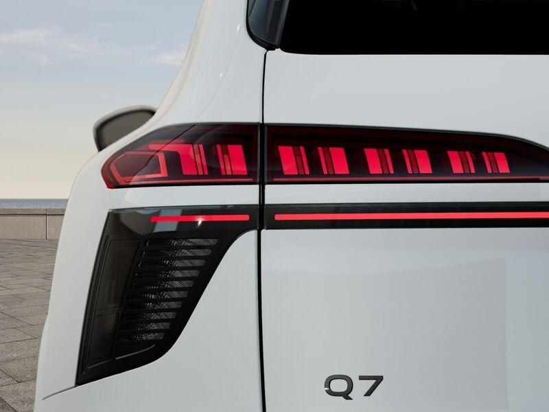 More views of Audi Q7