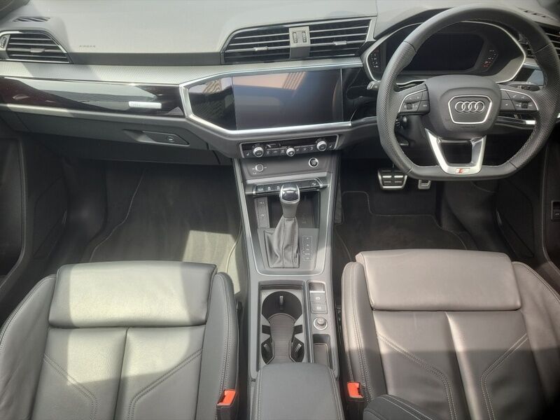 More views of Audi Q3