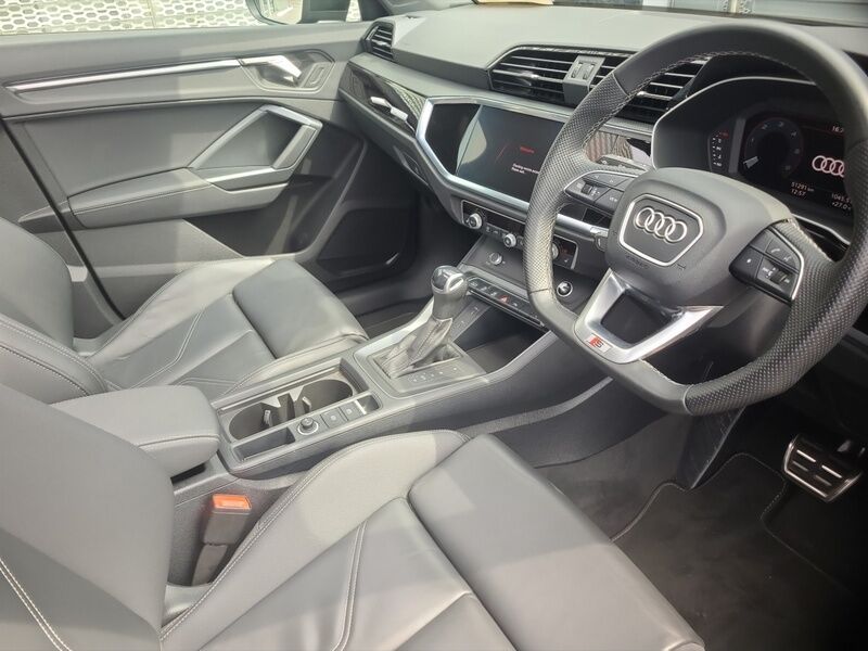 More views of Audi Q3