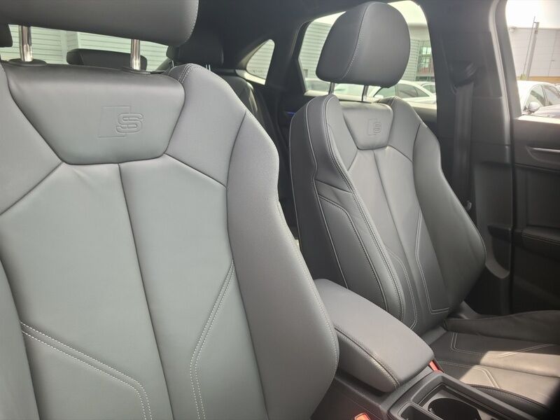 More views of Audi Q3