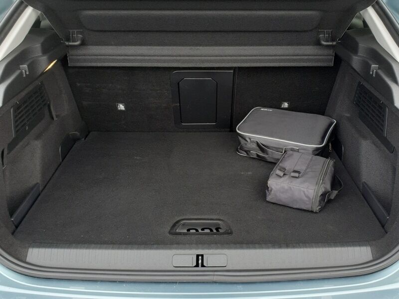 More views of Citroen e-C4 X