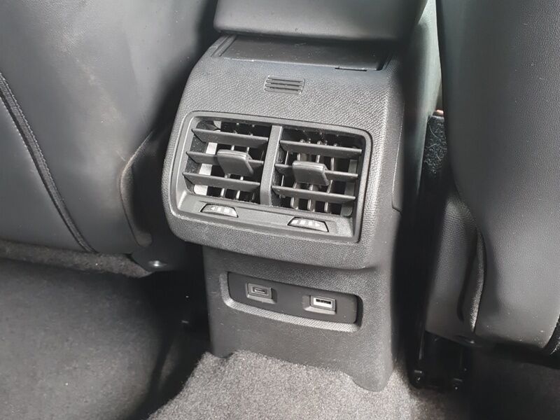 More views of Citroen e-C4 X