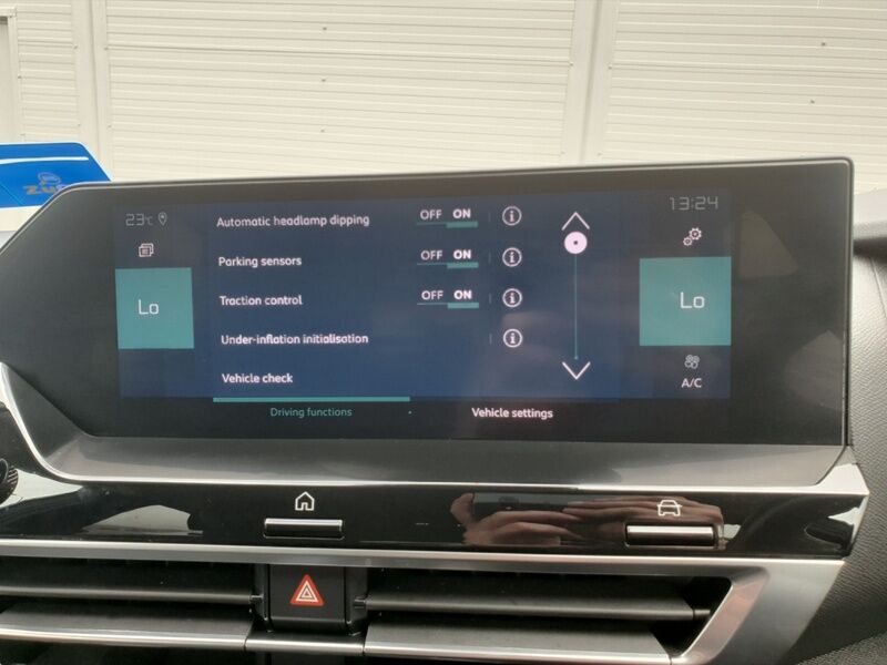 More views of Citroen e-C4 X