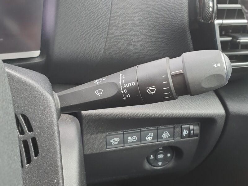 More views of Citroen e-C4 X