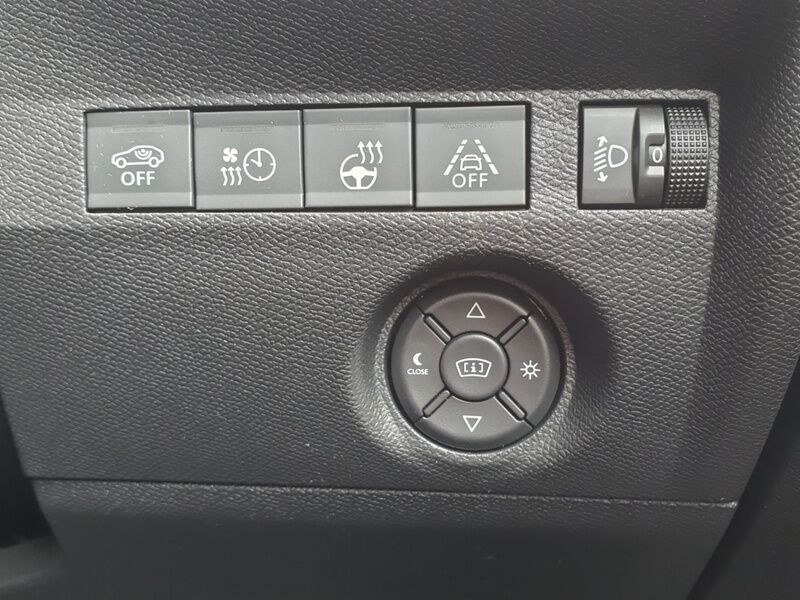 More views of Citroen e-C4 X