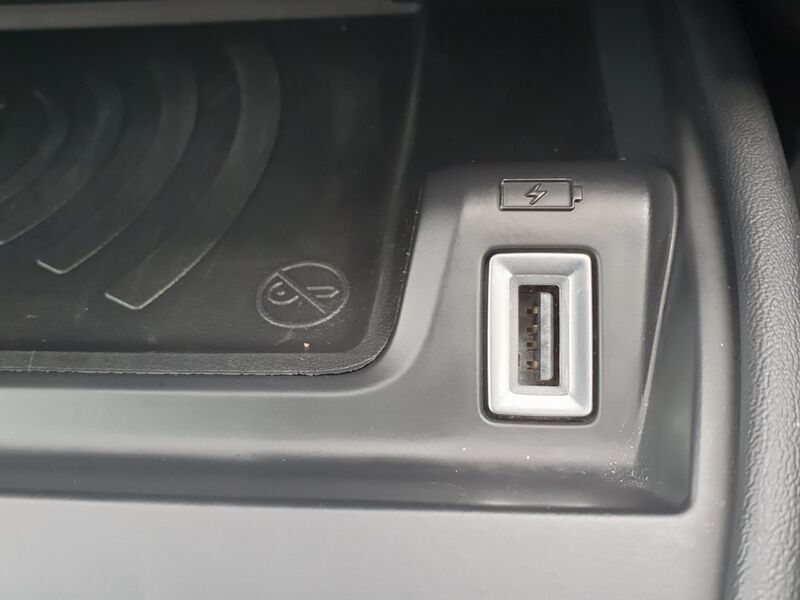 More views of Citroen e-C4 X
