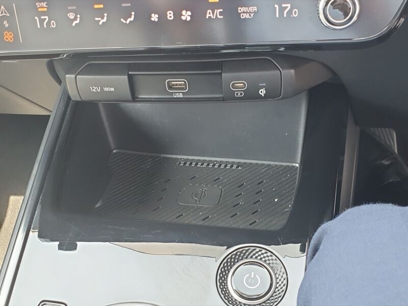 More views of Kia Niro