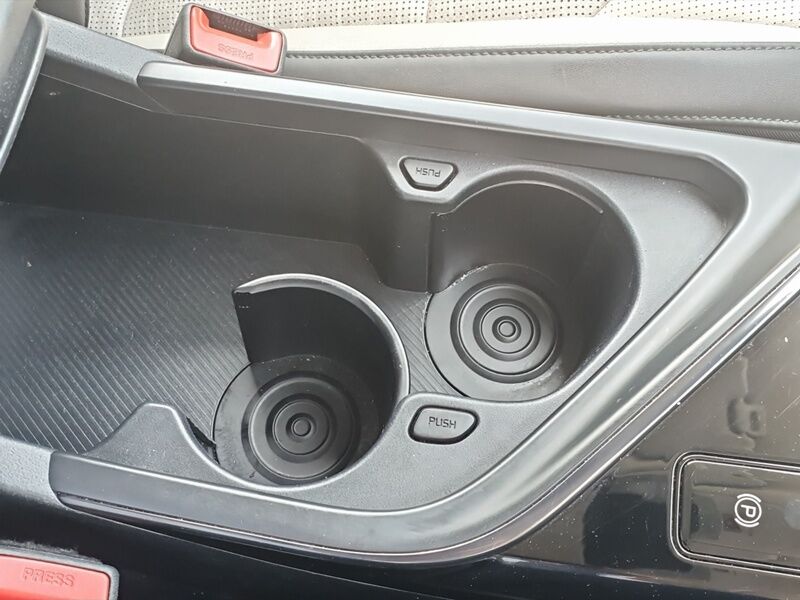 More views of Kia Niro