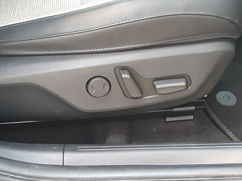 More views of Kia Niro