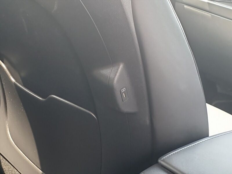 More views of Kia Niro