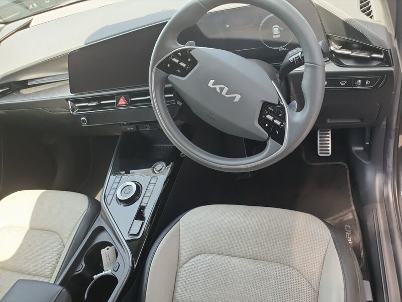 More views of Kia Niro