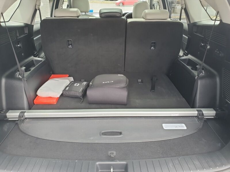 More views of Kia Sorento