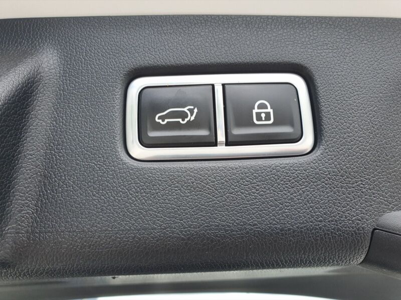 More views of Kia Sorento