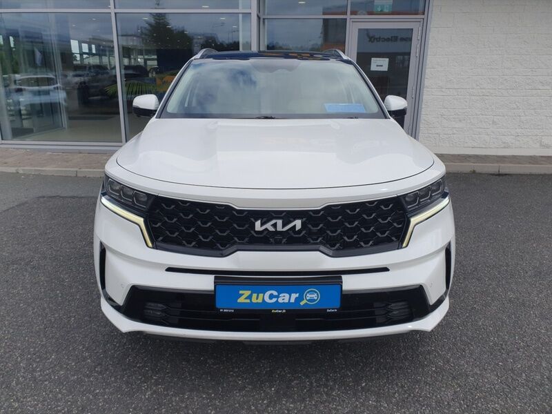 More views of Kia Sorento