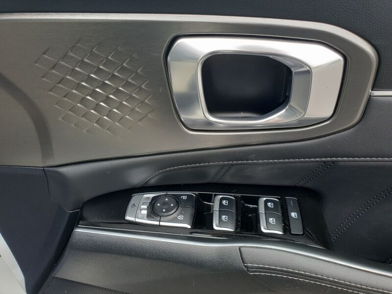 More views of Kia Sorento