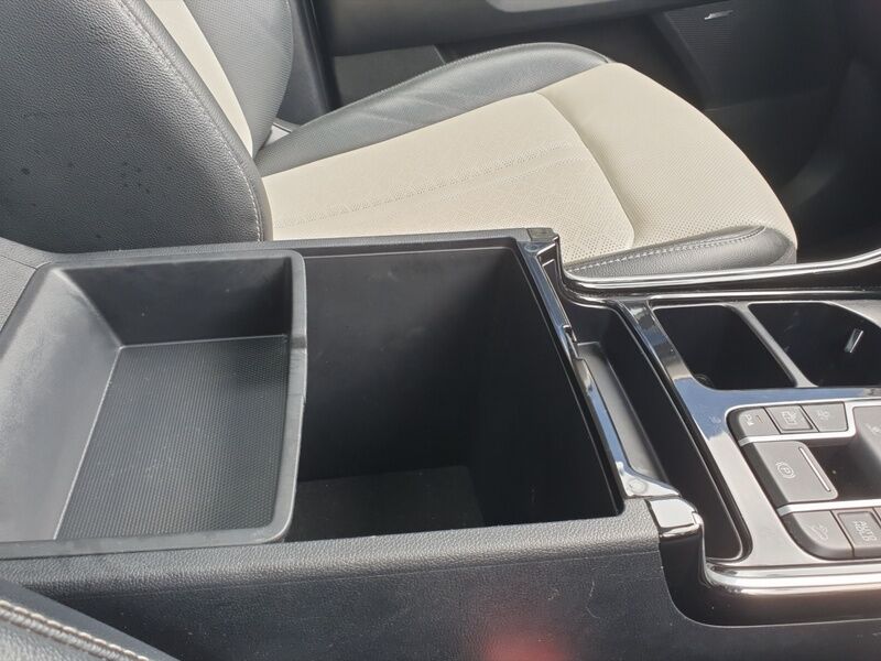 More views of Kia Sorento