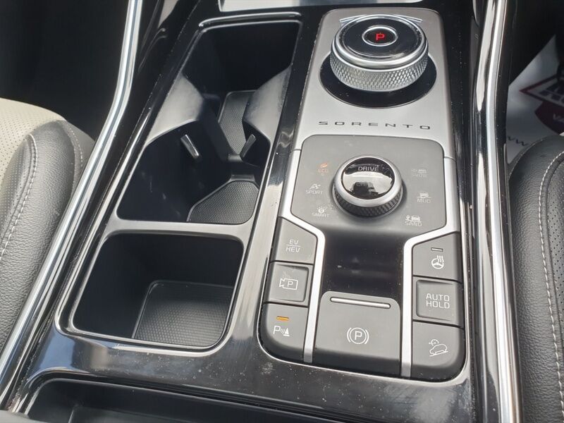 More views of Kia Sorento