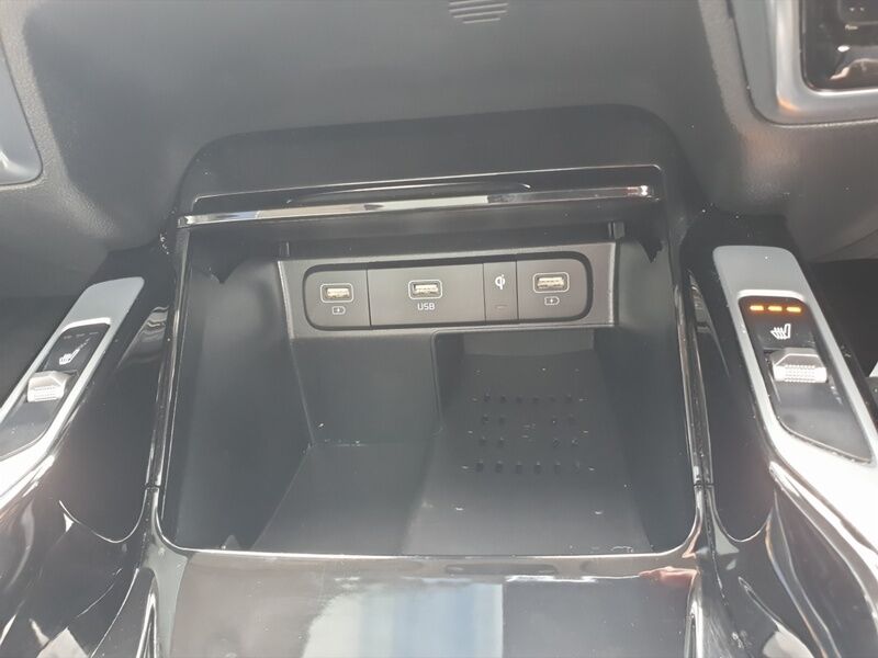 More views of Kia Sorento