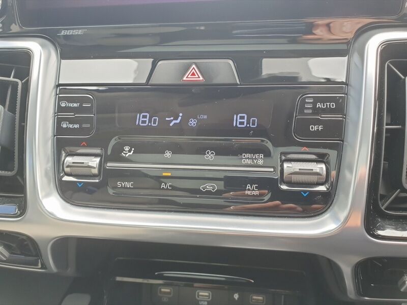 More views of Kia Sorento