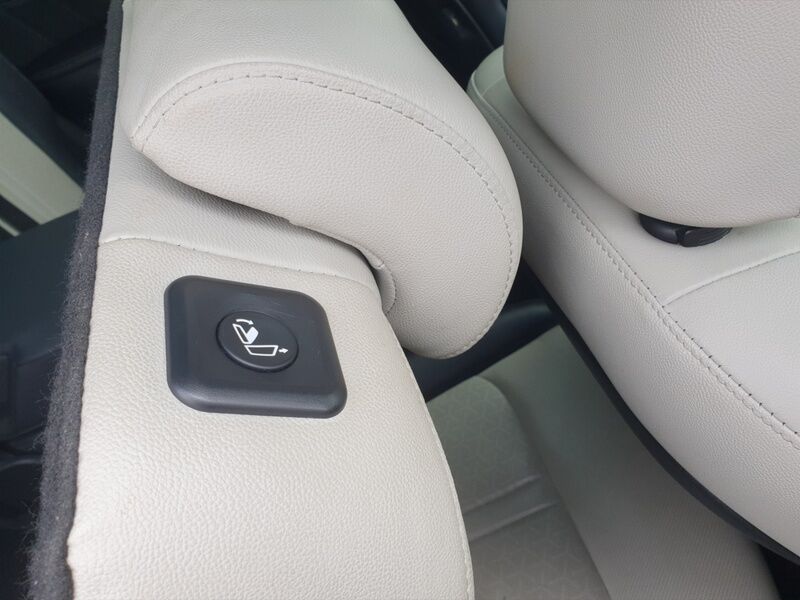 More views of Kia Sorento