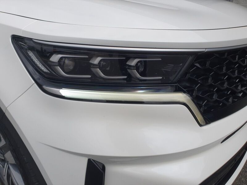 More views of Kia Sorento