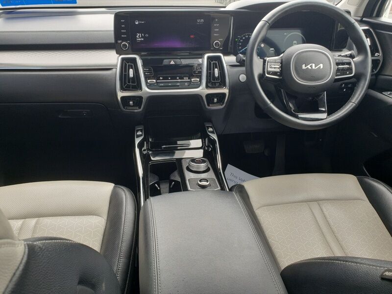More views of Kia Sorento