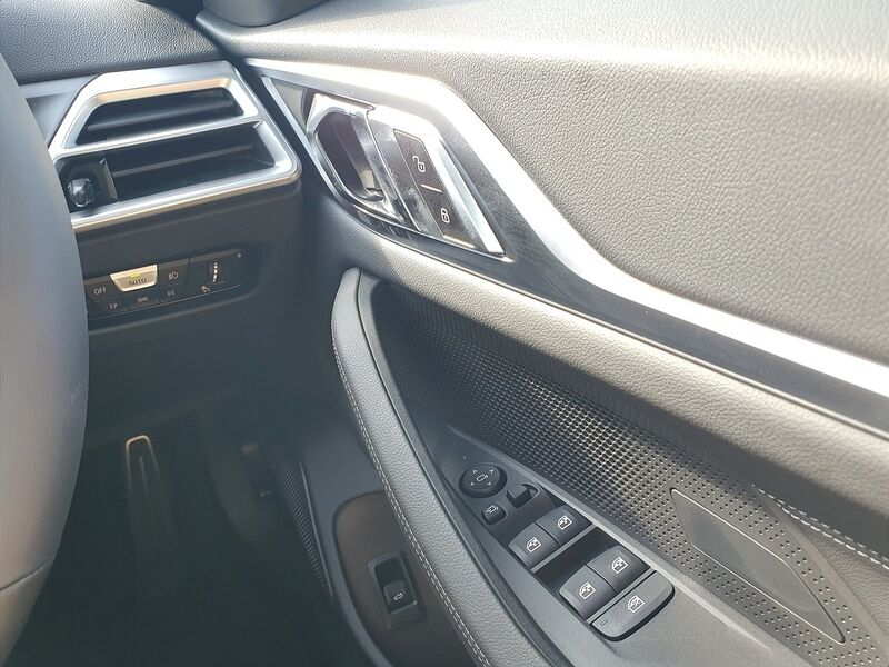 More views of BMW i4