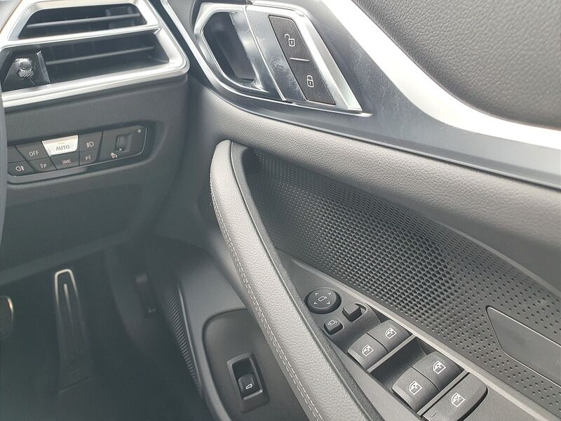 More views of BMW i4