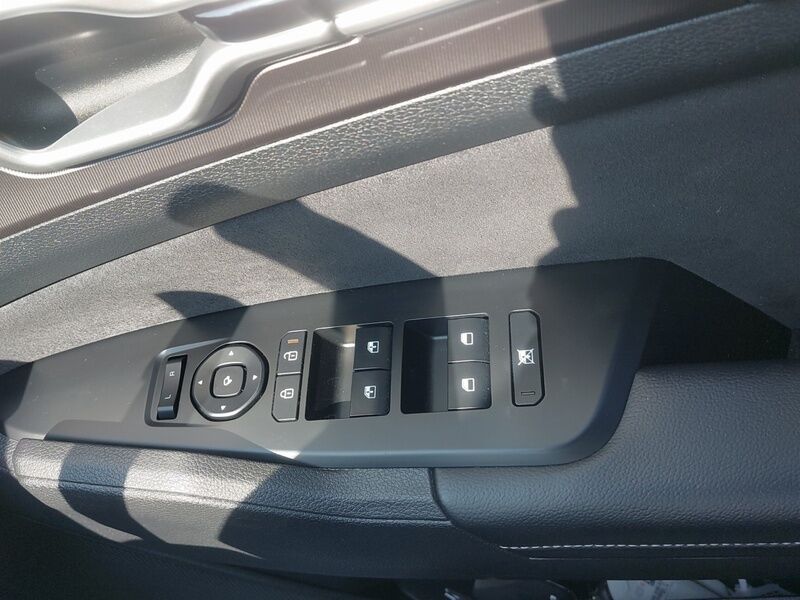 More views of Kia Sportage