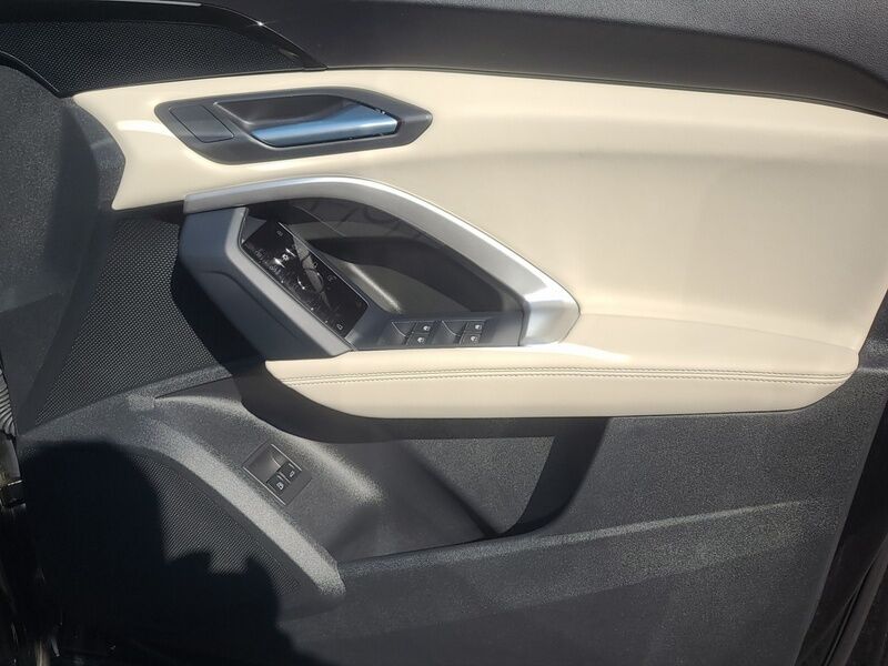 More views of Audi Q5