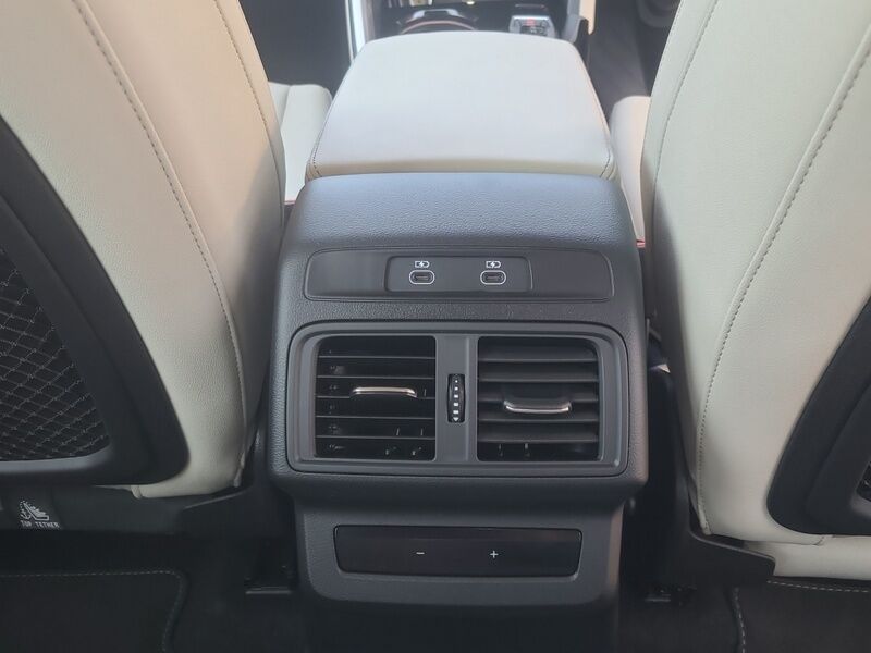 More views of Audi Q5