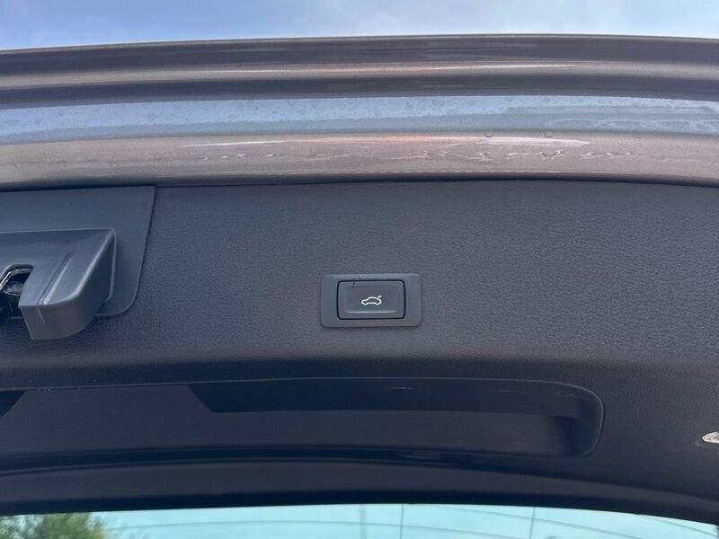 More views of Audi e-tron