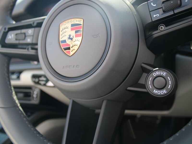 More views of Porsche 911