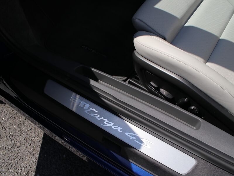 More views of Porsche 911