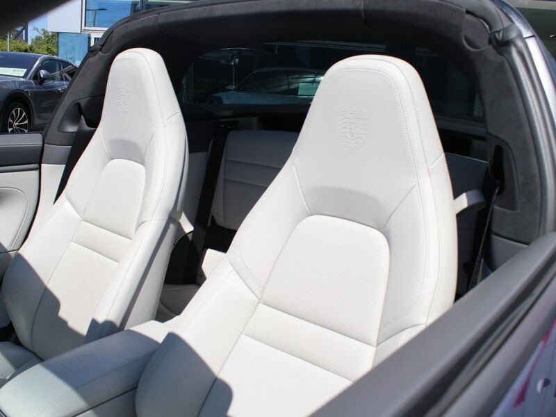 More views of Porsche 911