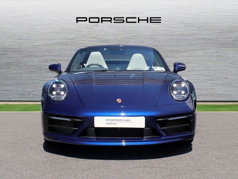 More views of Porsche 911