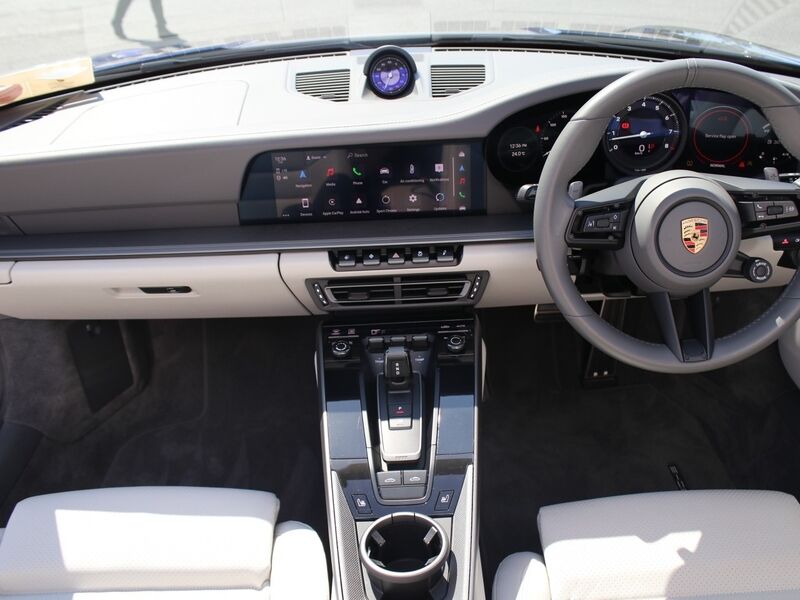 More views of Porsche 911