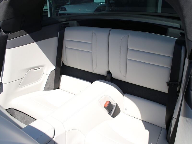 More views of Porsche 911