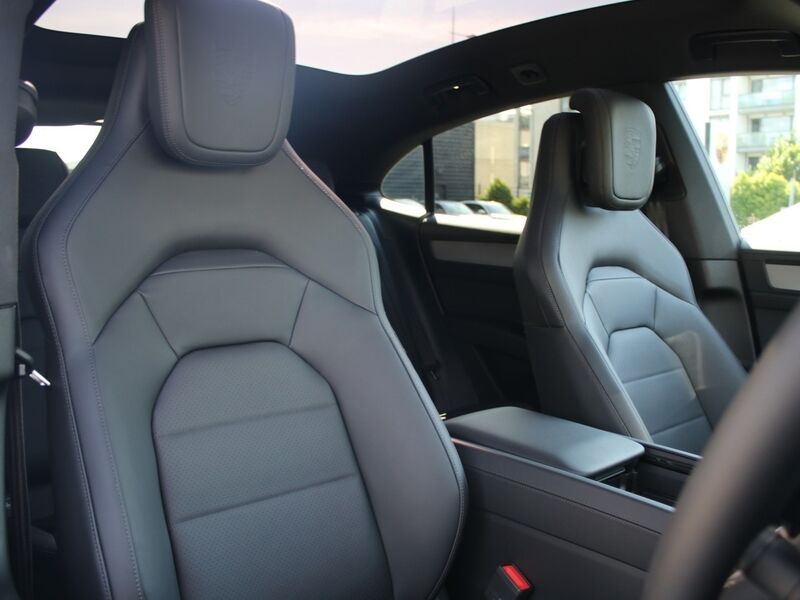 More views of Porsche Cayenne