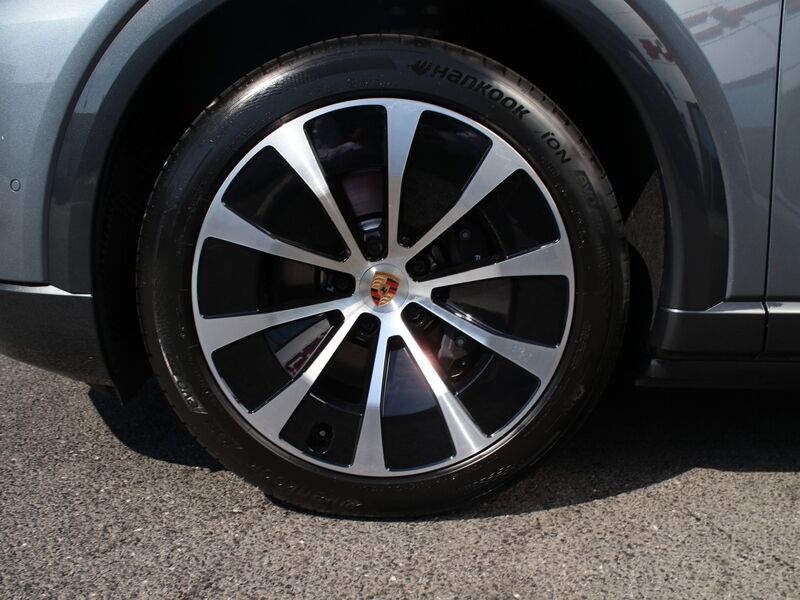 More views of Porsche Cayenne