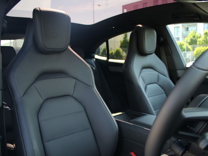 More views of Porsche Cayenne