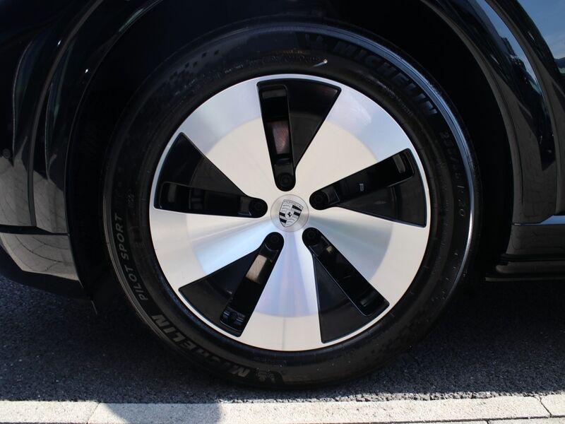 More views of Porsche Cayenne