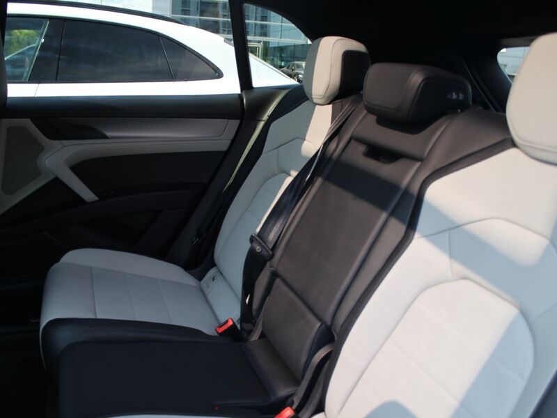More views of Porsche Cayenne