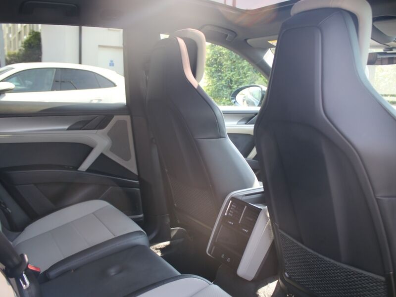 More views of Porsche Cayenne