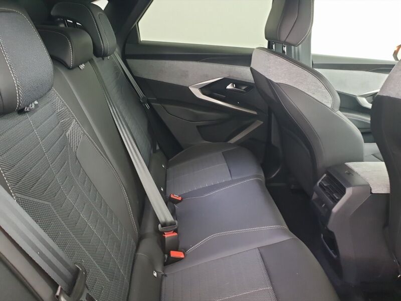 More views of Peugeot 3008
